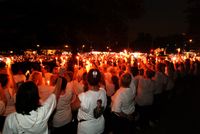 Fans beim Candlelight Vigil der Elvis Week, Memphis